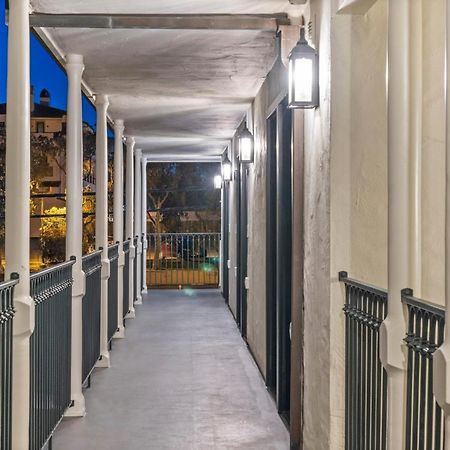 Casa Jardin - Boutique Suites In Downtown Санта-Барбара Экстерьер фото