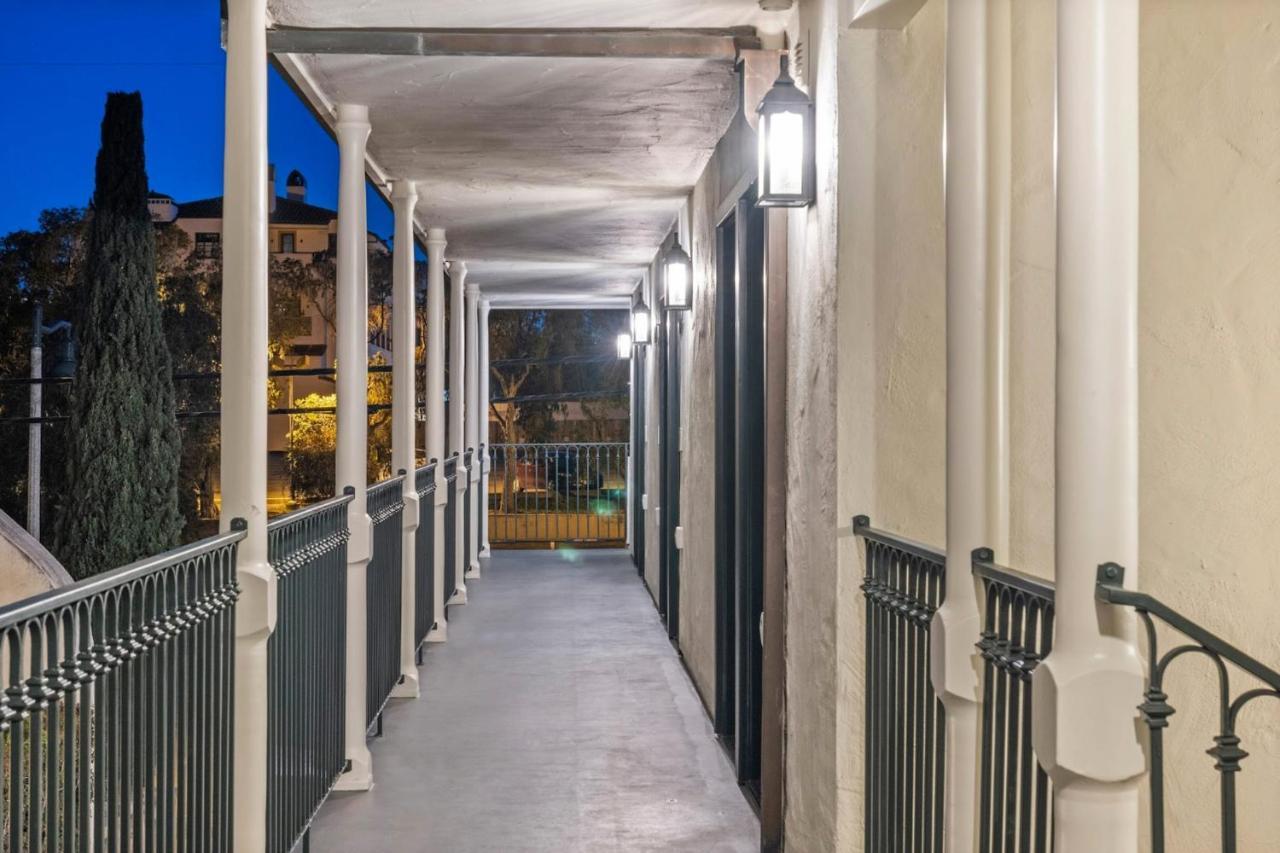 Casa Jardin - Boutique Suites In Downtown Санта-Барбара Экстерьер фото